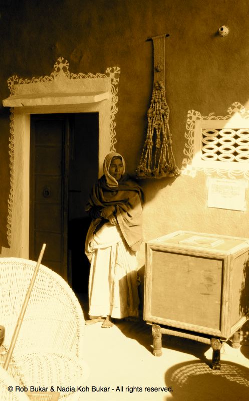 Woman,  on the way to Jaisalmer